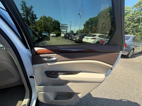 Used 2015 Cadillac SRX Luxury FWD image 17