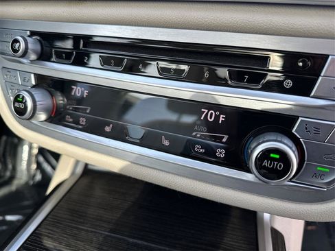 Used 2018 BMW 740i xDrive image 38