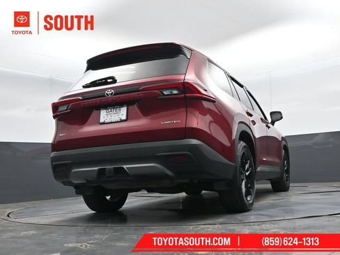Used 2024 Toyota Grand Highlander AWD image 40
