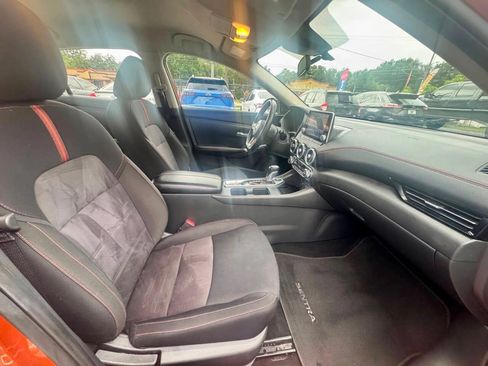 Used 2025 Nissan Sentra SR FWD image 12