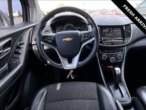 Used 2020 Chevrolet Trax LT w/ LT Convenience Package image 8