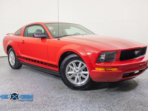 Used 2006 Ford Mustang Coupe RWD image 1