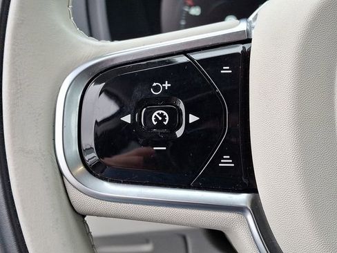 Used 2017 Volvo XC90 T6 Momentum w/ Vision Package image 24