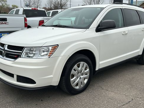 Used 2017 Dodge Journey SE w/ Flexible Seating Group image 2