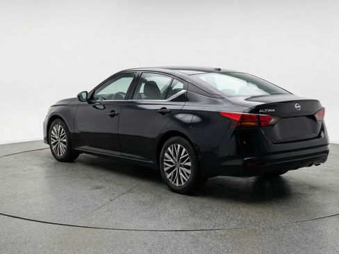 Used 2025 Nissan Altima 2.5 SV image 6