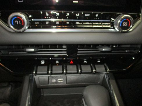 New 2026 GMC Canyon Elevation w/ Convenience Package image 28