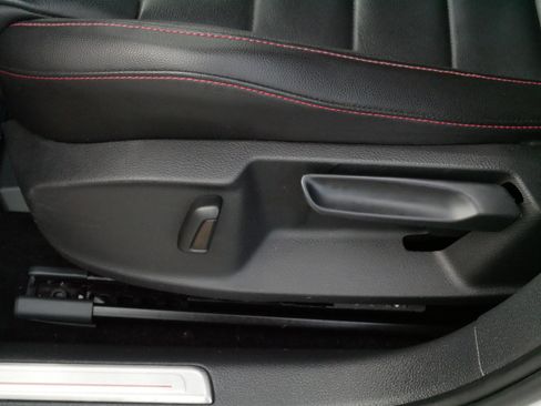 Used 2017 Volkswagen GTI SE image 20