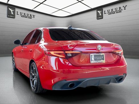 Used 2022 Alfa Romeo Giulia Veloce RWD image 6