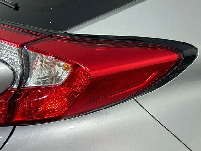 Used 2020 Toyota C-HR XLE FWD image 31