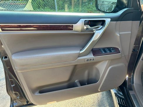 Used 2018 Lexus GX 460 Luxury AWD/4WD image 13