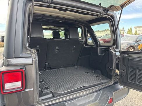 Used 2018 Jeep Wrangler Unlimited Rubicon AWD/4WD image 15