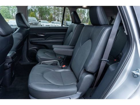 Used 2025 Toyota Grand Highlander FWD image 13