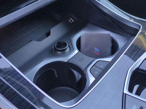 Used 2025 BMW X7 M60i image 28