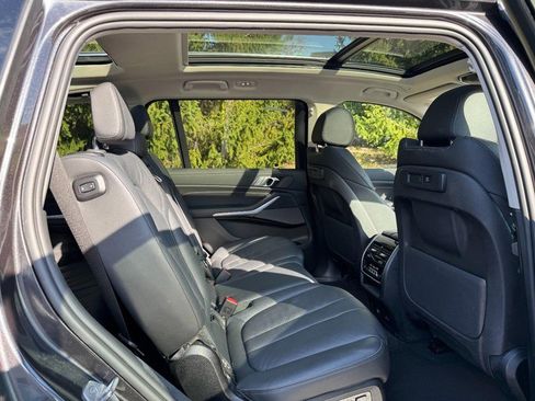 Used 2022 BMW X7 xDrive40i w/ Premium Package image 10