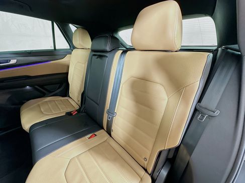 Used 2025 Volkswagen Atlas Cross Sport SEL R-Line image 24