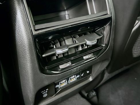 Certified 2023 Jeep Grand Cherokee Limited w/ Black Appearance Package AWD/4WD image 37