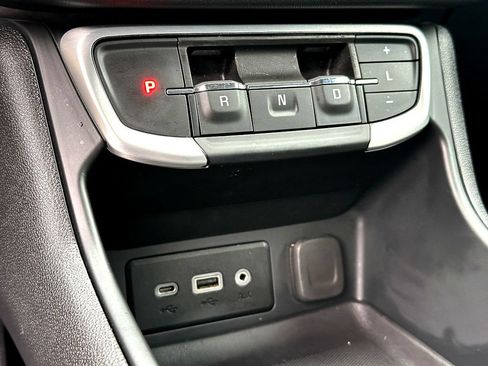 Used 2024 GMC Terrain SLE AWD/4WD image 16
