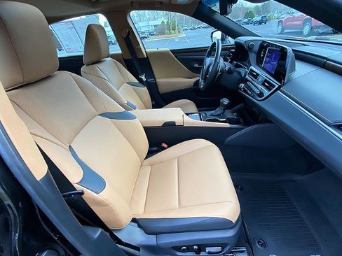 Used 2024 Lexus ES 350 w/ Premium Package image 15