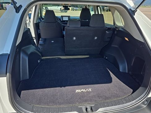 Used 2019 Toyota RAV4 LE image 18