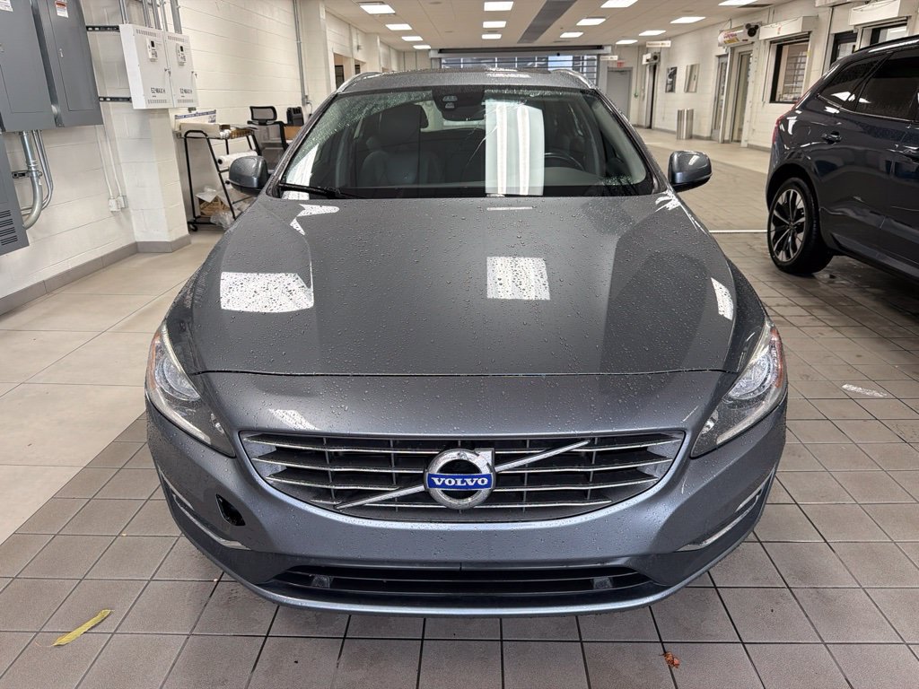 Used 2016 Volvo V60 T5 Premier w/ Convenience Package FWD image 2