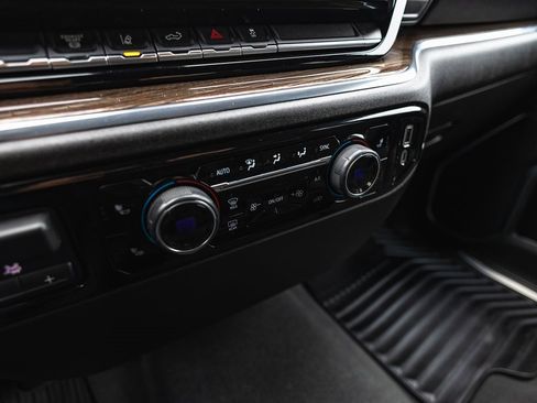 Used 2024 Chevrolet Silverado 3500 LT image 23