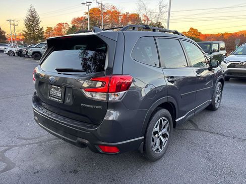 Used 2023 Subaru Forester Premium image 3