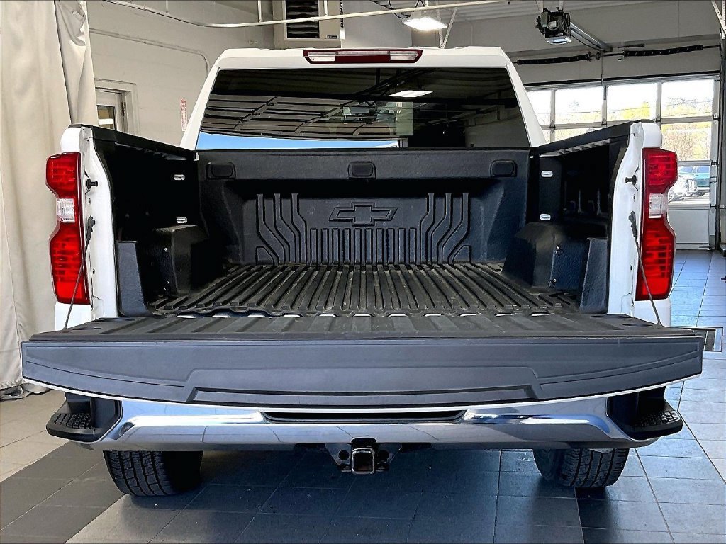 Used 2024 Chevrolet Silverado 1500 LT AWD/4WD image 30