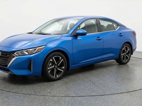 Used 2025 Nissan Sentra SV image 3