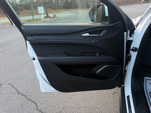 Used 2022 Alfa Romeo Stelvio Sprint image 19