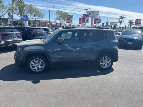 Used 2018 Jeep Renegade Latitude image 4