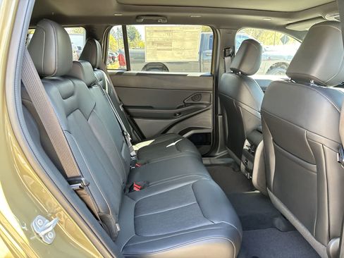 New 2026 Jeep Cherokee Overland image 7