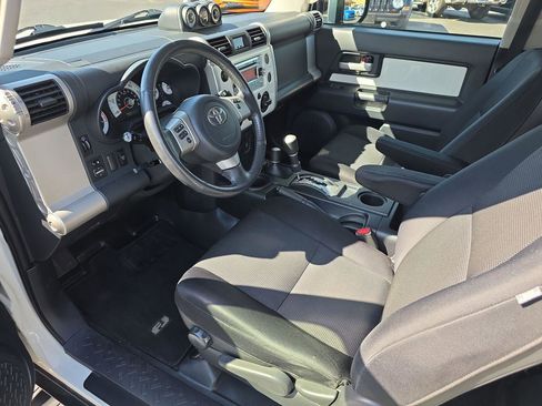 Used 2014 Toyota FJ Cruiser 4WD image 4