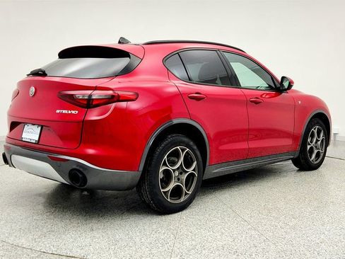 Used 2022 Alfa Romeo Stelvio Ti image 5