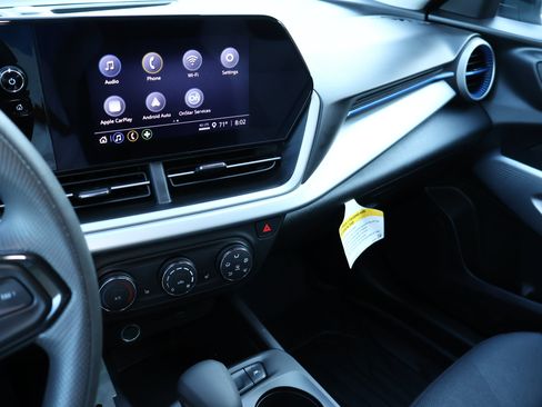 Certified 2025 Chevrolet Trax LS w/ LS Convenience Package FWD image 15