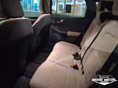 Used 2020 Ford Escape SE image 17