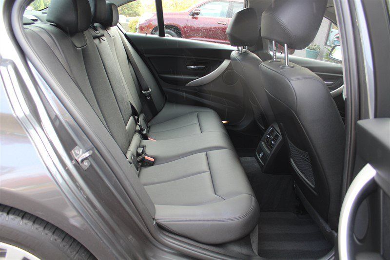 Used 2018 BMW 320i xDrive Sedan AWD/4WD image 27
