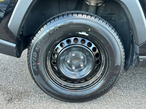 Used 2021 Toyota RAV4 LE image 41