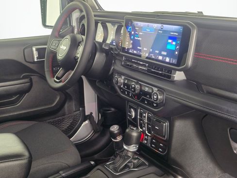 Used 2024 Jeep Wrangler Unlimited Rubicon AWD/4WD image 44