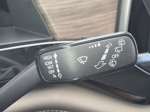 Used 2025 Volkswagen Atlas SEL AWD/4WD image 12