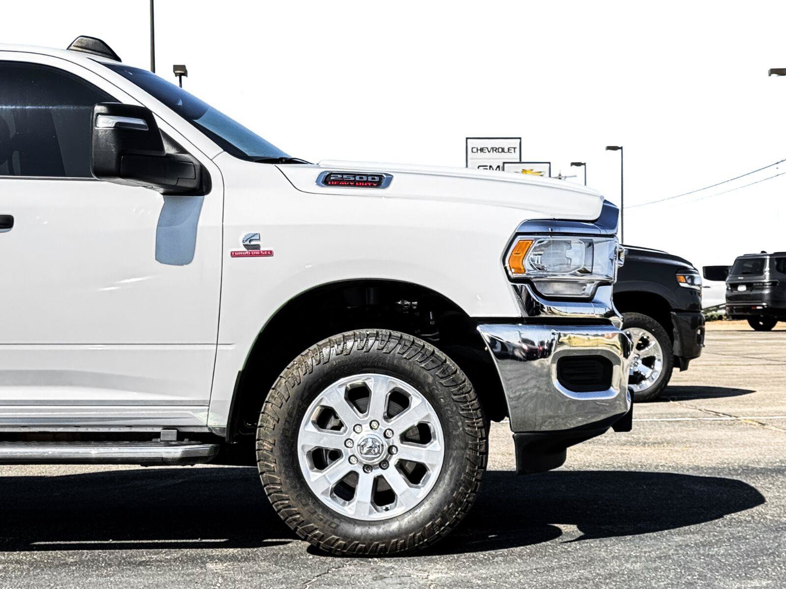 Used 2024 RAM 2500 Tradesman w/ Chrome Appearance Group AWD/4WD image 9