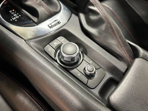 Used 2019 MAZDA MX-5 Miata RF Grand Touring RWD image 32