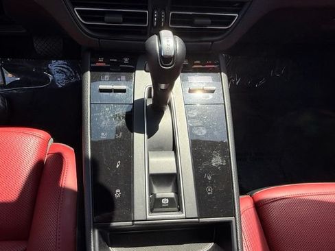 Used 2024 Porsche Macan AWD/4WD image 17