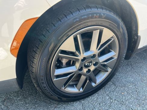 Used 2021 Kia Soul S FWD image 11