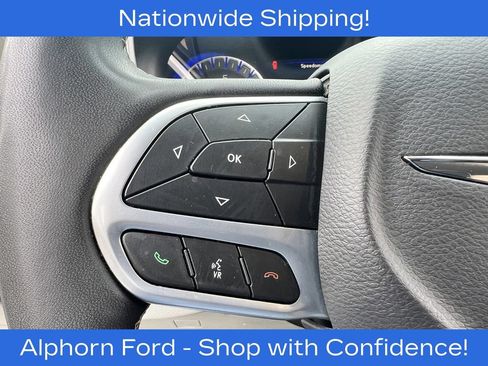 Used 2024 Chrysler Pacifica Touring-L FWD image 16