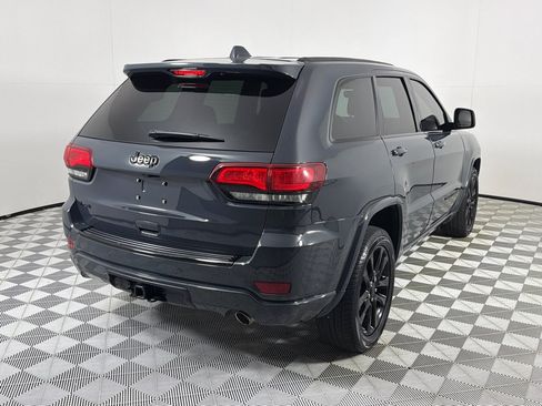 Used 2018 Jeep Grand Cherokee Altitude AWD/4WD image 5