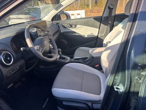 Used 2023 Hyundai Kona SE image 6