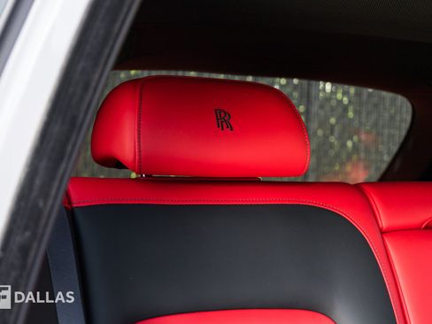 Used 2022 Rolls-Royce Cullinan Black Badge w/ Dark Exterior Package AWD/4WD image 42