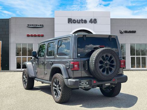 Used 2025 Jeep Wrangler Unlimited Sahara AWD/4WD image 4