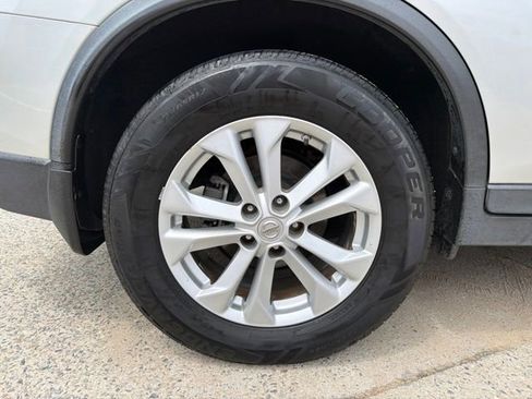 Used 2015 Nissan Rogue SV w/ SV Premium Package FWD image 16