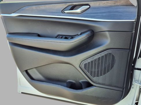 New 2026 Jeep Grand Cherokee Altitude AWD/4WD image 18
